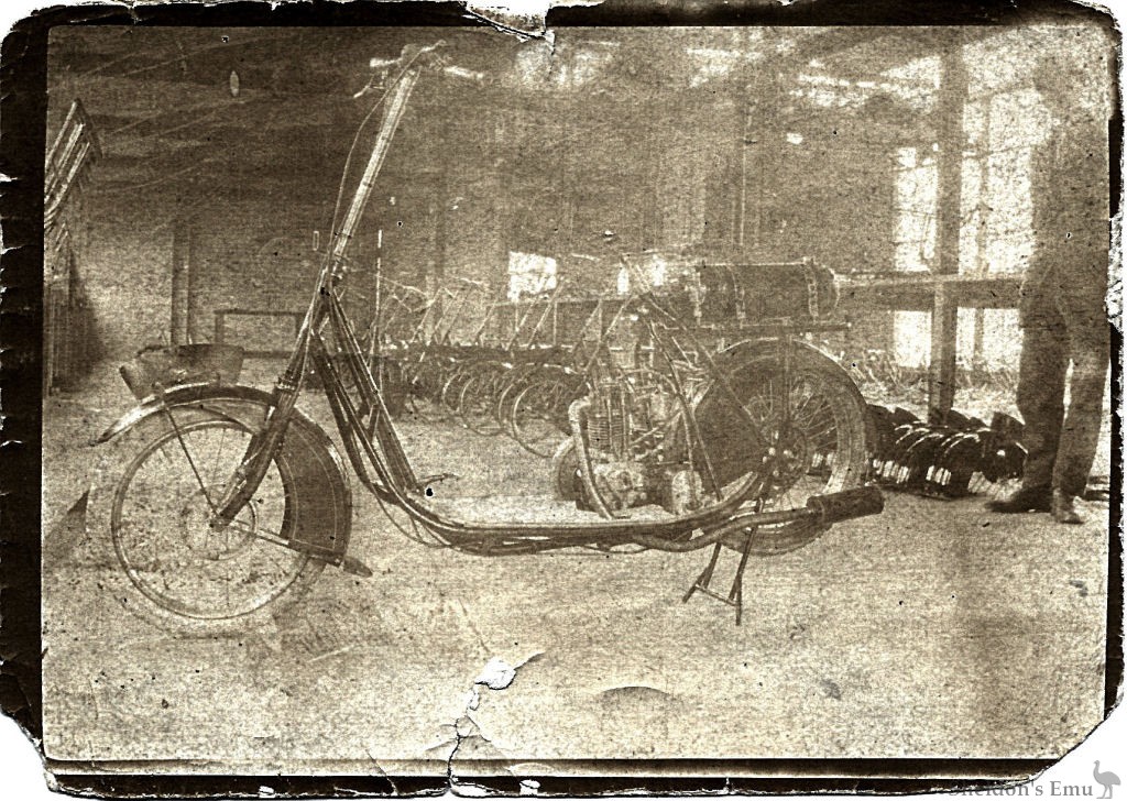 Whippet-1920c-Factory.jpg